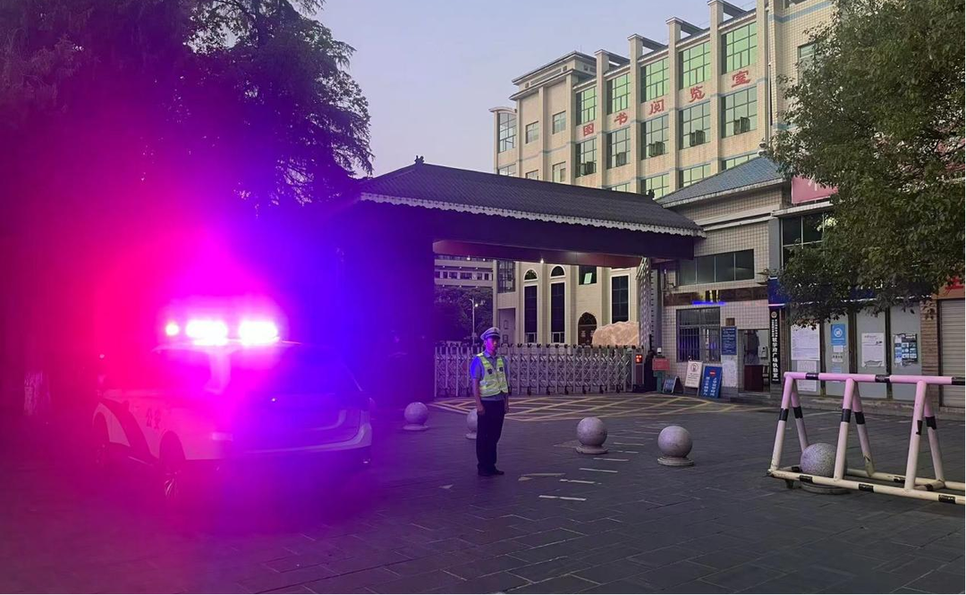 芷江交警：警灯闪烁，守护夏夜平安