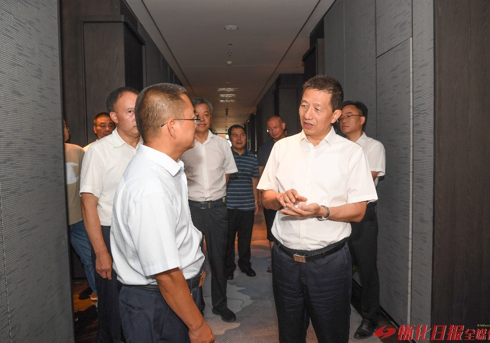 许忠建现场调度第十一届全球湘商大会筹备工作情况