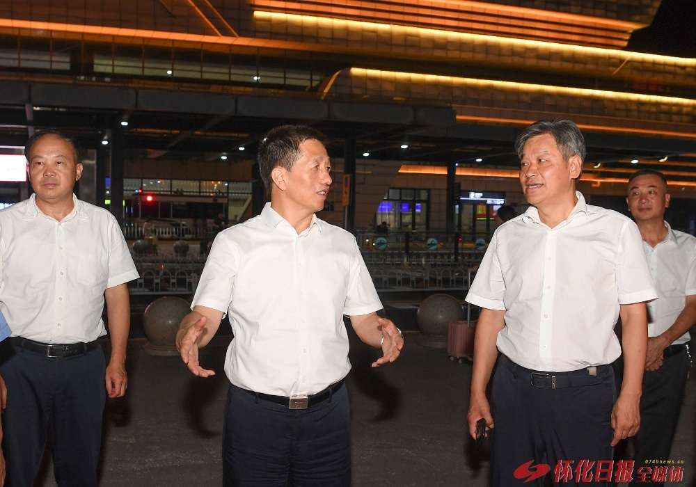 许忠建专题调研主城区夜景亮化美化工作