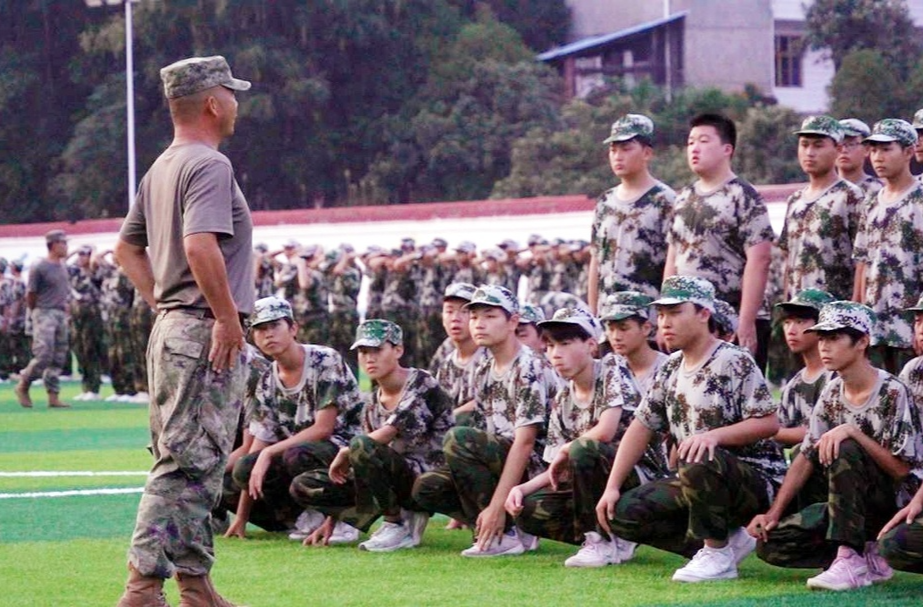 青春磨砺 铸就坚韧——职中新生军训进行时