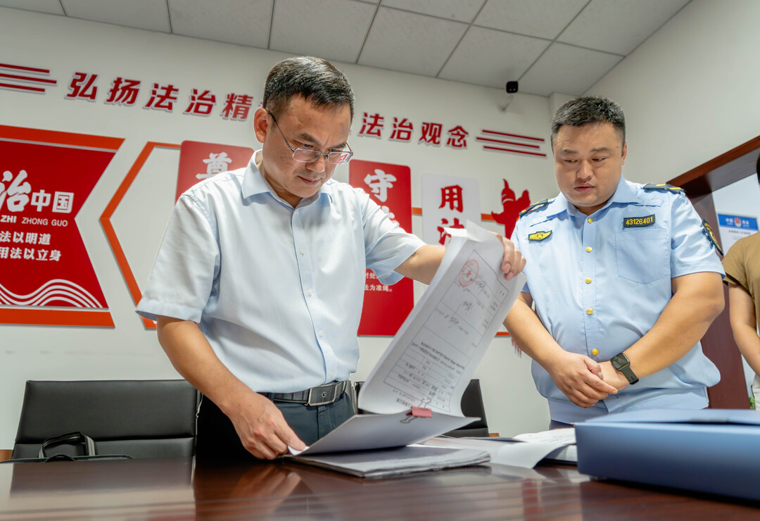 梁元和专题调研乡镇行政执法工作