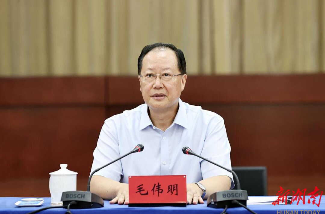 毛伟明在省发改委调研：环环紧扣抓好经济调度 坚定不移完成目标任务