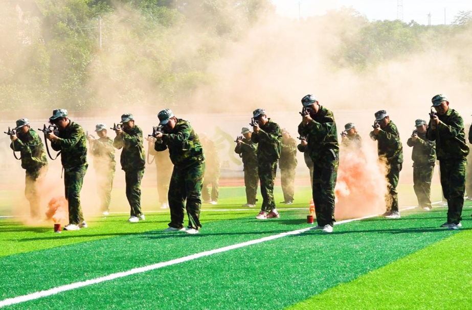 芷江民族职业中专学校军训会操圆满结束
