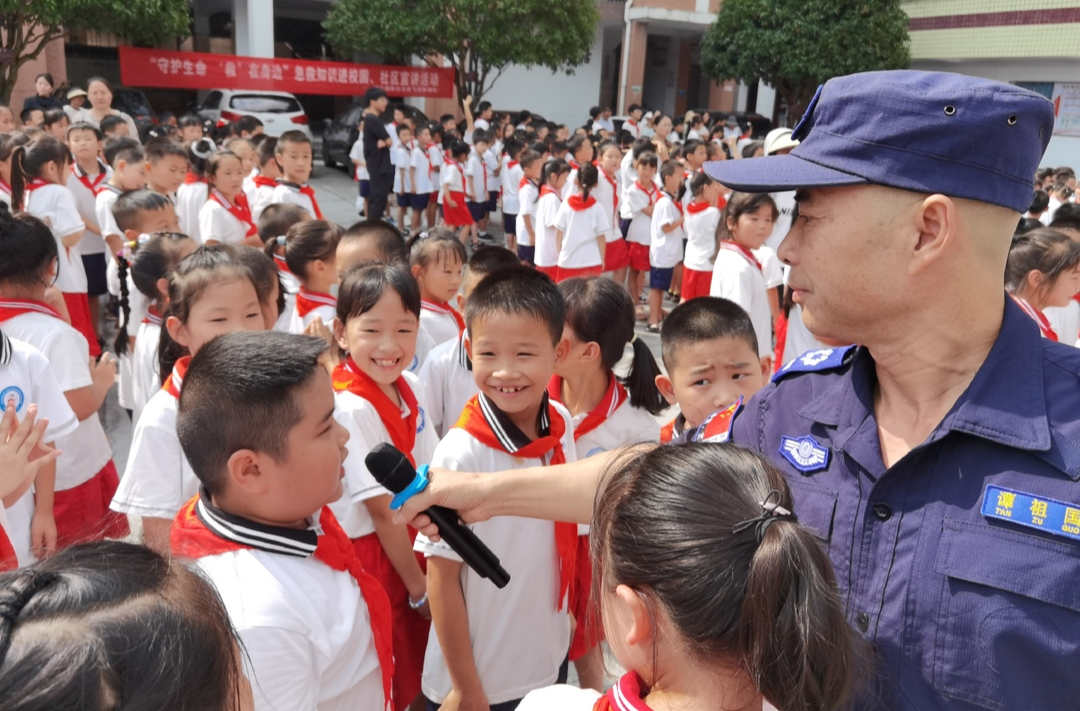 城南小学开展“守护生命，救在身边”防溺水安全知识宣讲活动