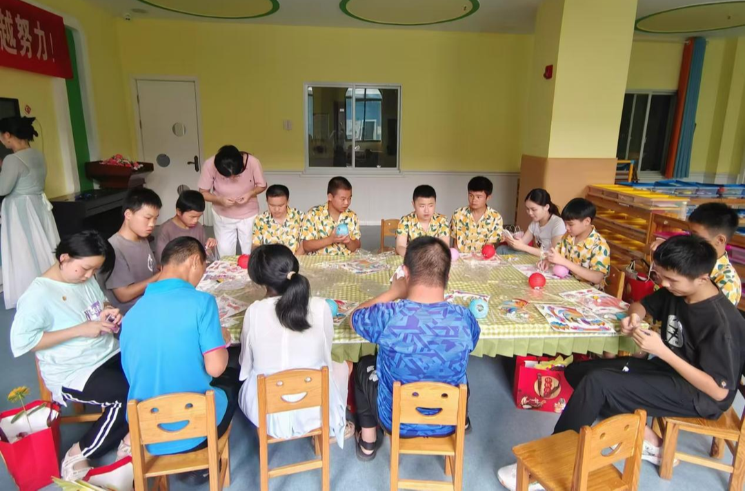 芷江心萌芽幼儿园携手芷江特校共庆中秋佳节活动