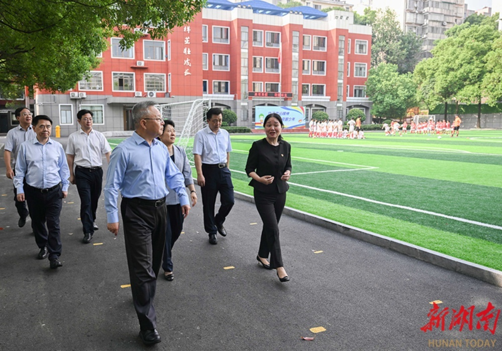 沈晓明专题调研体育工作并主持召开座谈会