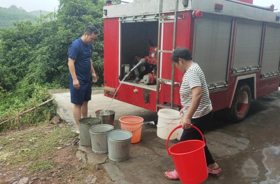罗卜田乡：消防车变身“送水车” 上门送水解民忧