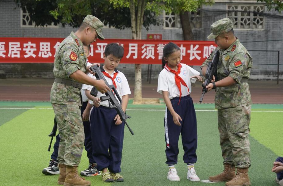 芷江：开展“童心向党 筑梦成长”国防教育进校园活动