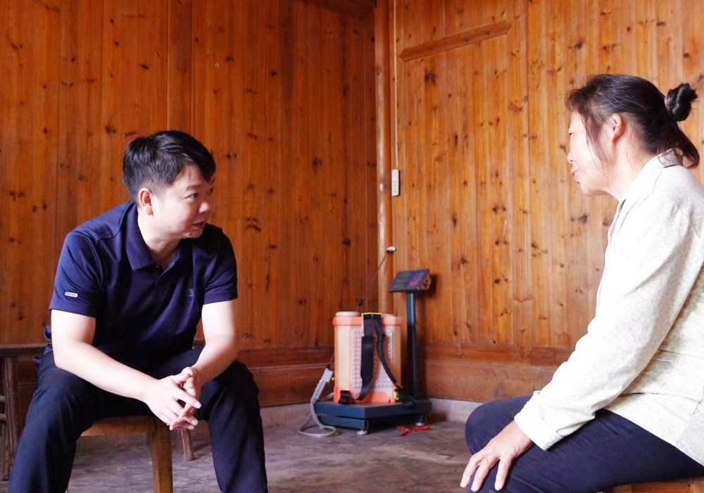 梁志平在罗卜田乡晓坪乡调研乡村振兴工作