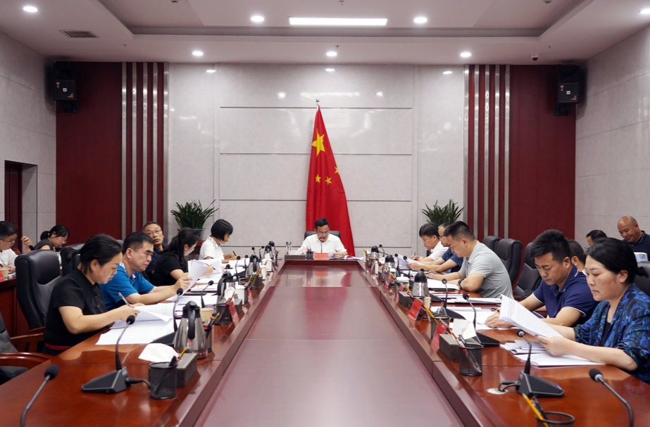 九届县人民政府2024年第11次常务会召开 梁元和主持