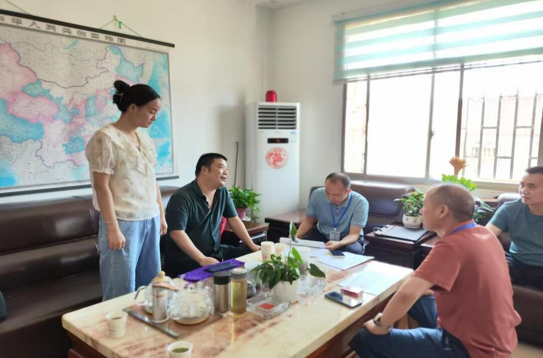 芷江道路运输服务中心深入企业开展“两重”“两新”送解优行动