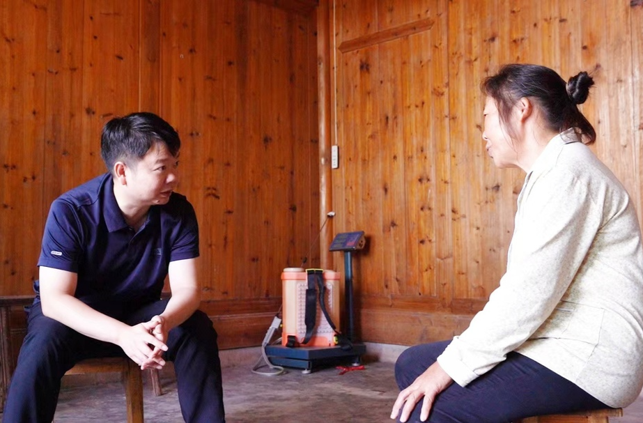 梁志平在罗卜田乡晓坪乡调研乡村振兴工作