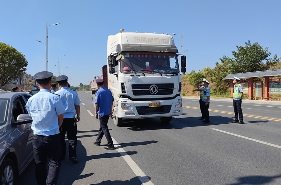 芷江：多部门执法成合力 道路运输扬尘污染治理显成效