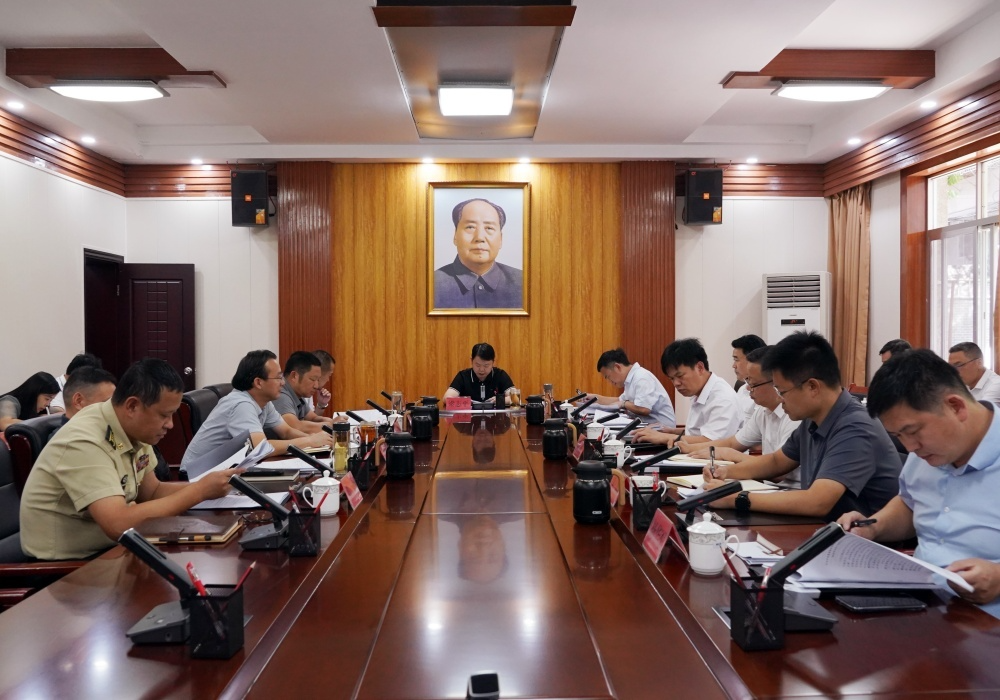 县委常委会召开会议 梁志平主持