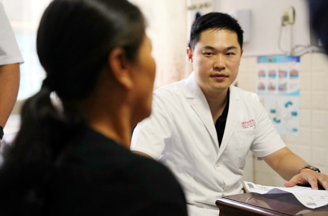 中南大学湘雅医院来芷开展“服务百姓健康行动”大型专科门诊义诊活动