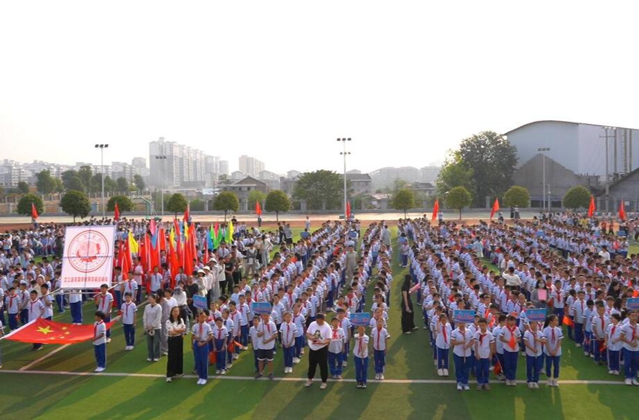 芷江芙蓉学校第四届田径运动会隆重开幕