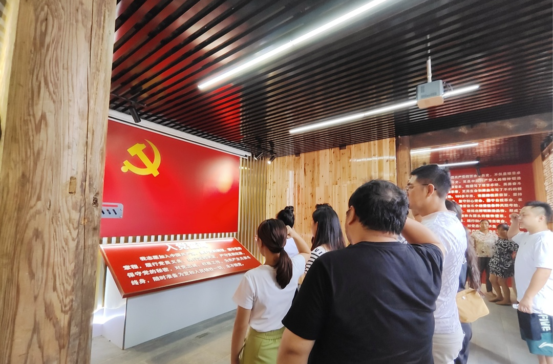 芷江县委党校：现场教学 探究三道坑镇发展的“绿”与“红”