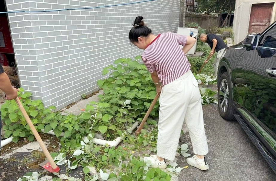 芷江城建投公司：卫生清扫迎国庆