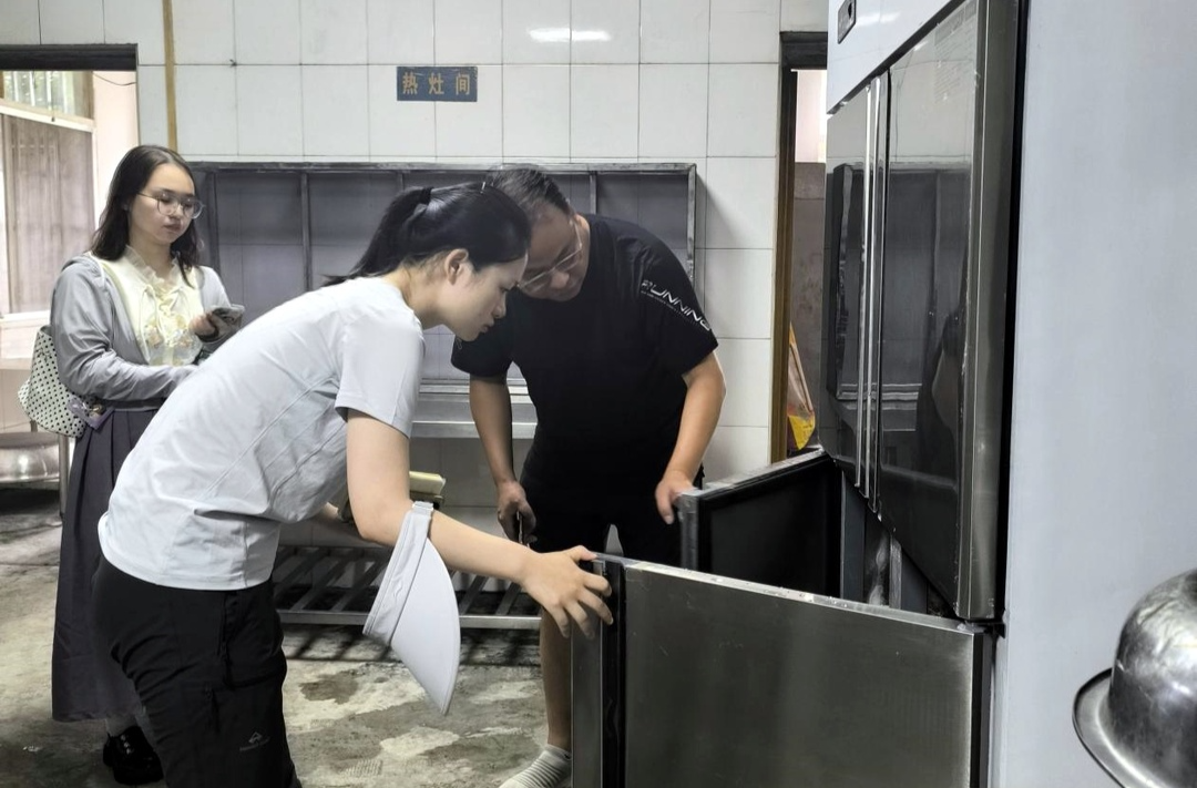 欢度国庆 安全同行：芷江镇开展校园安全专项检查