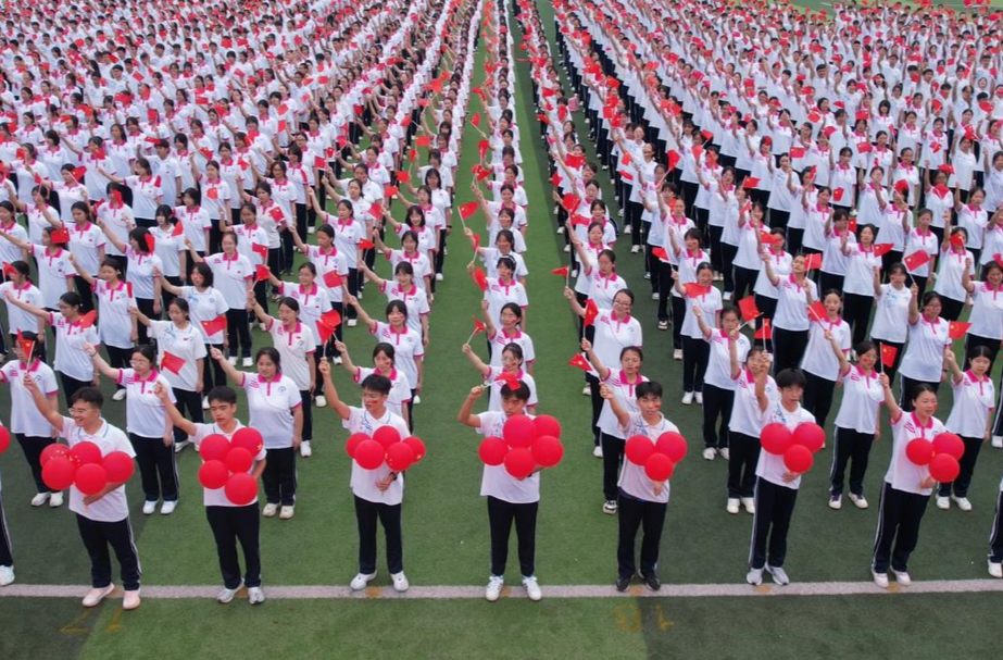 辉煌75载 祖国万岁 芷江一中歌唱祖国活动隆重举行