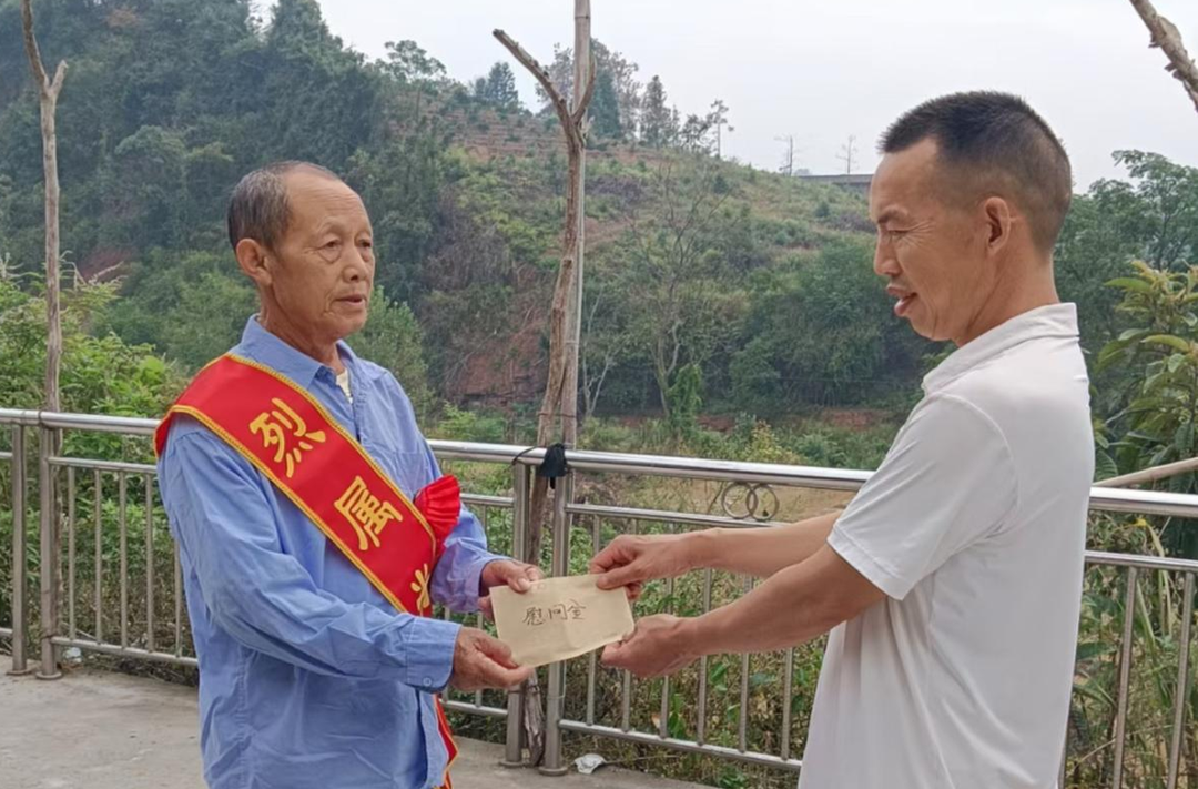 楠木坪镇：致敬英烈 情暖烈属