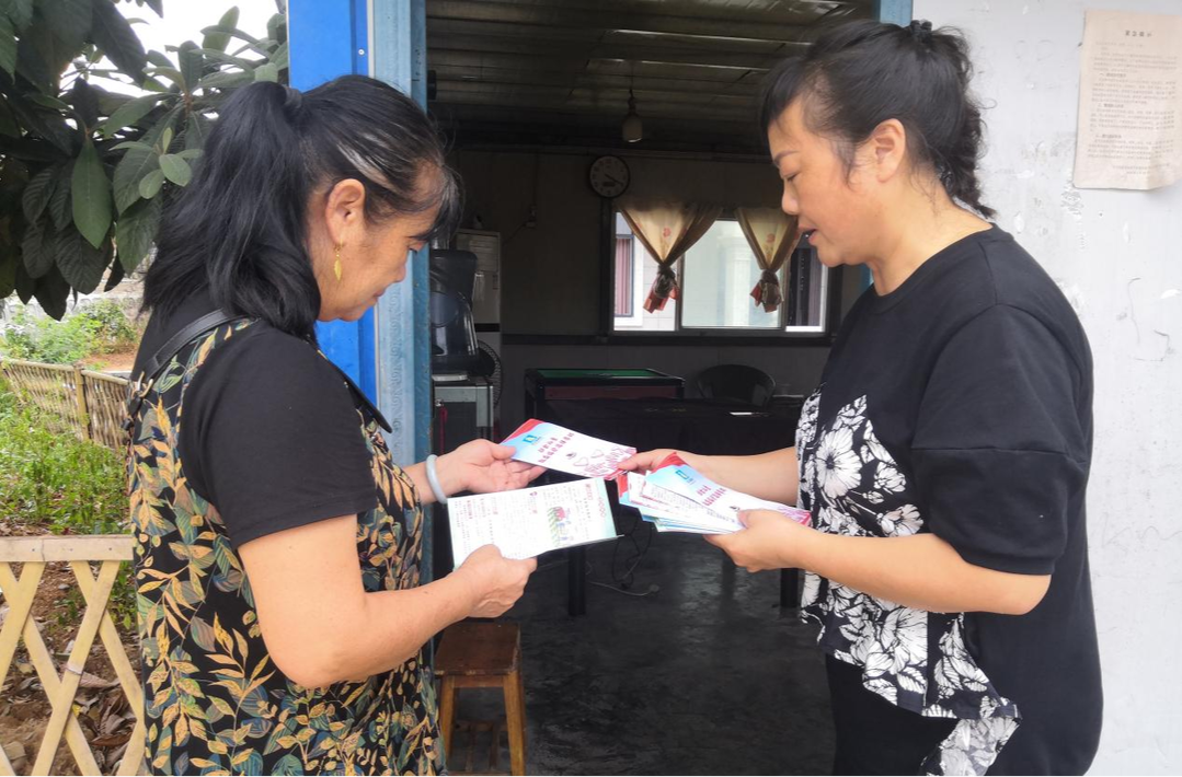 芷江城建投公司开展“普法宣传进农村、法律知识入群众”活动