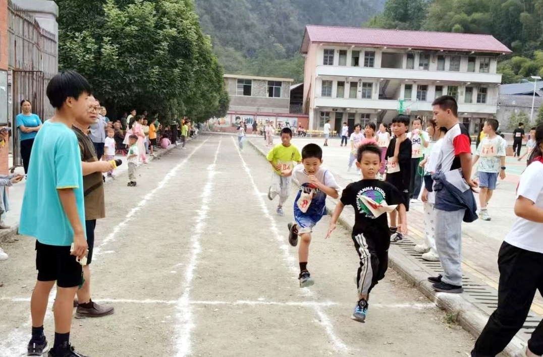 罗岩学校举办2024年秋季运动会