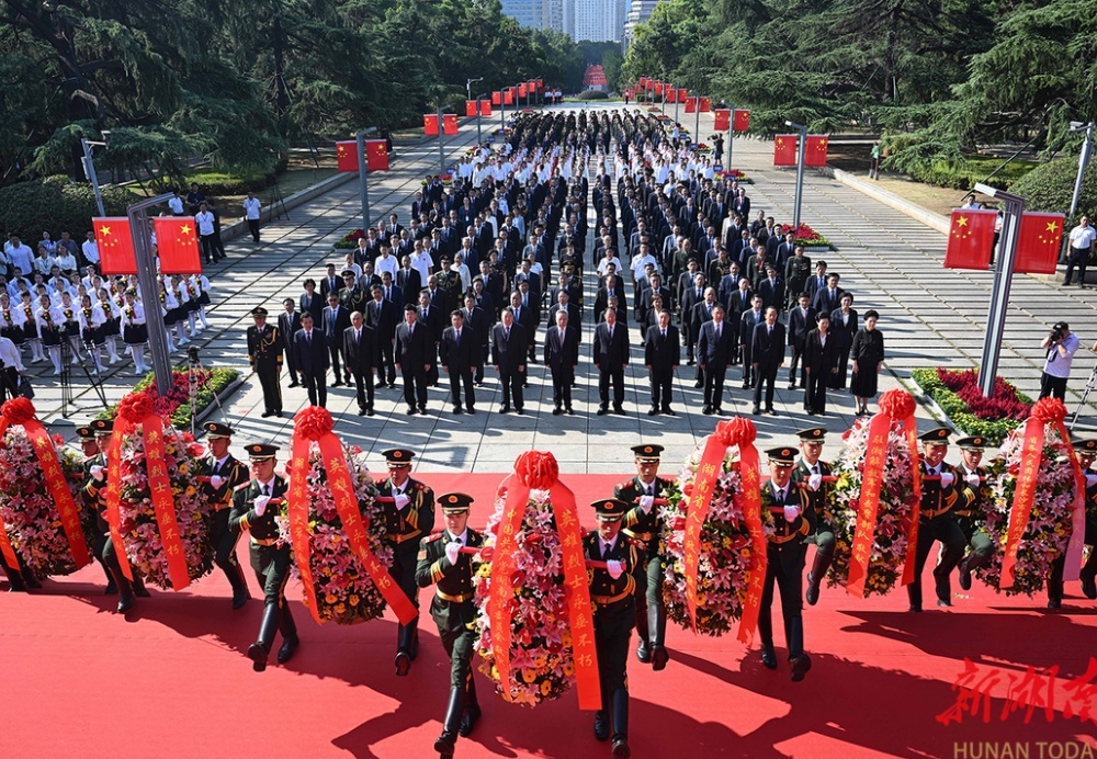 湖南省暨长沙市烈士纪念日向英雄烈士敬献花篮仪式举行
