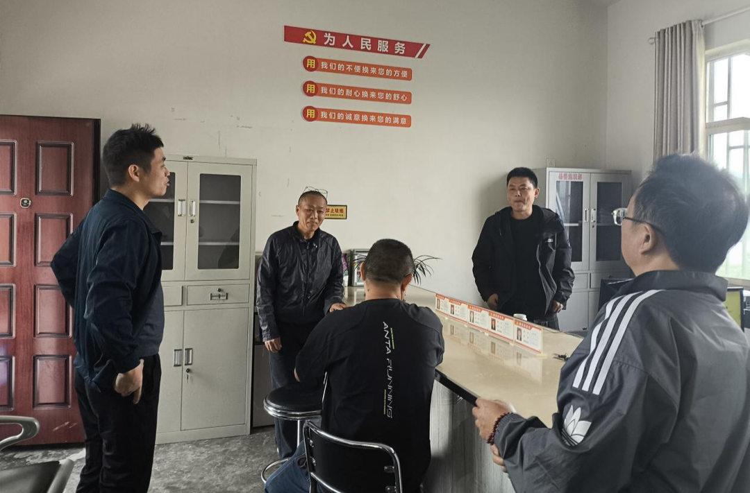新店坪镇：一线督战，筑牢森林防火屏障