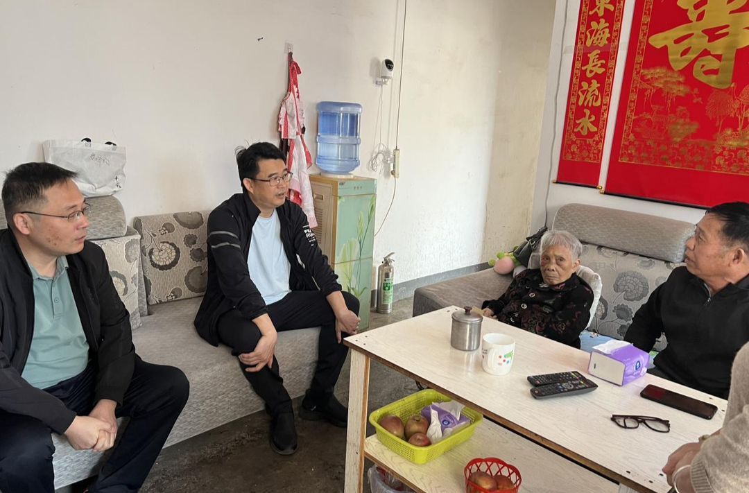 芷江镇：人大代表走访慰问百岁老人 传承尊老敬老美德