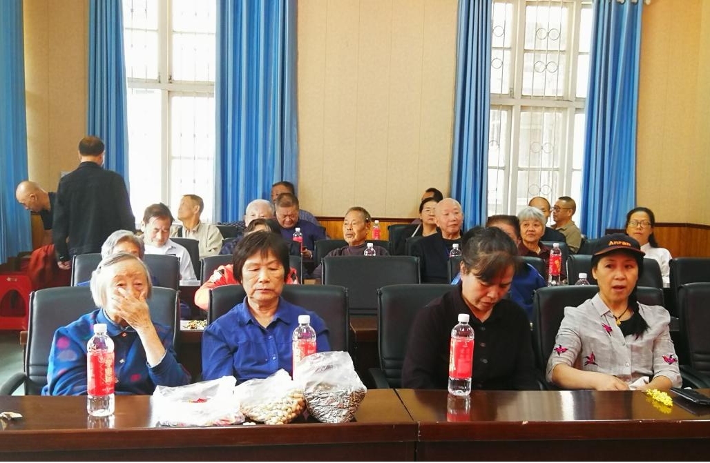 九九重阳节，浓浓敬老情 芷江一中退休支部举行2024年重阳节座谈会
