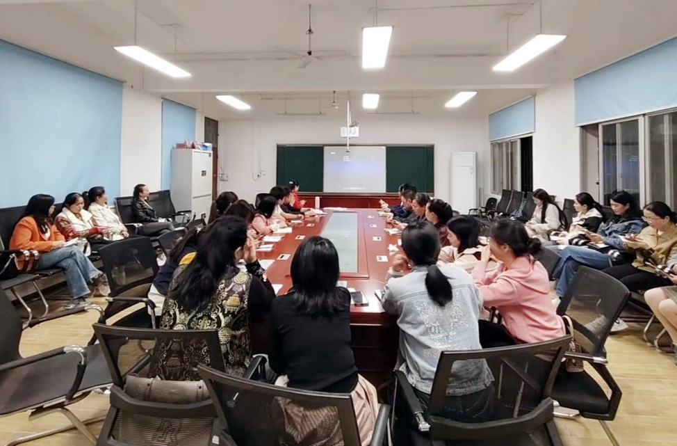 城南小学开展校本研修主题培训活动