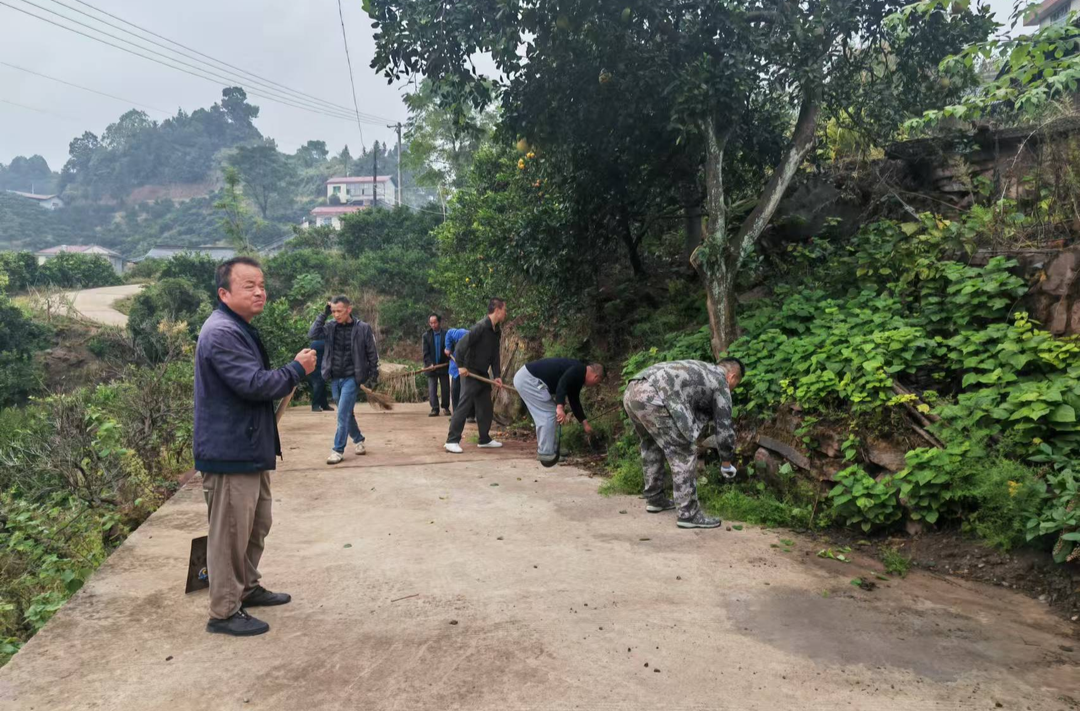 罗卜田乡开展农村道路清洁工作，扮靓美丽乡村