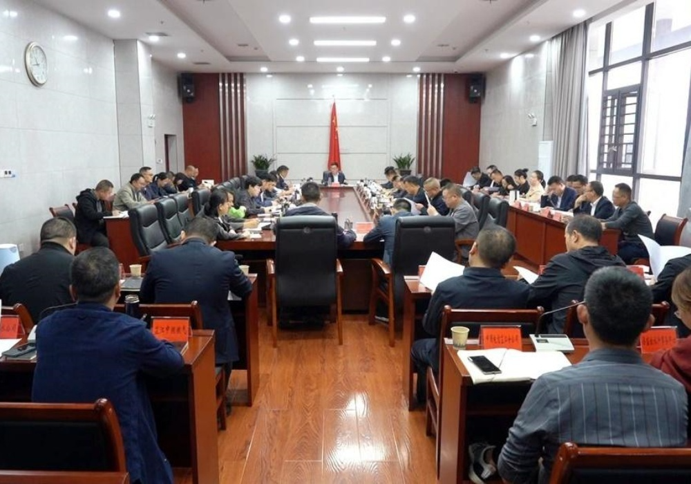 梁元和主持召开当前重点工作调度会