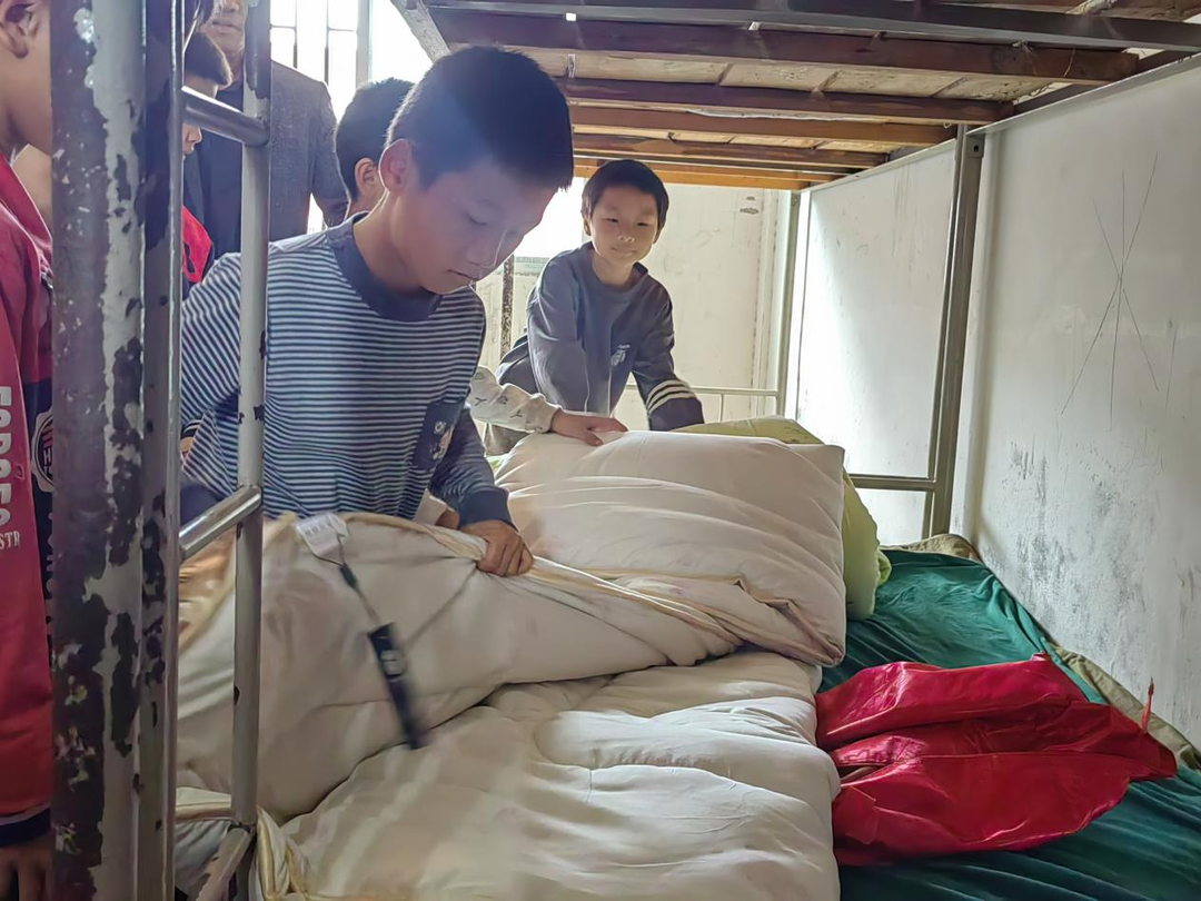 芷江大垅学校：校友情怀暖冬日，爱心捐赠助成长