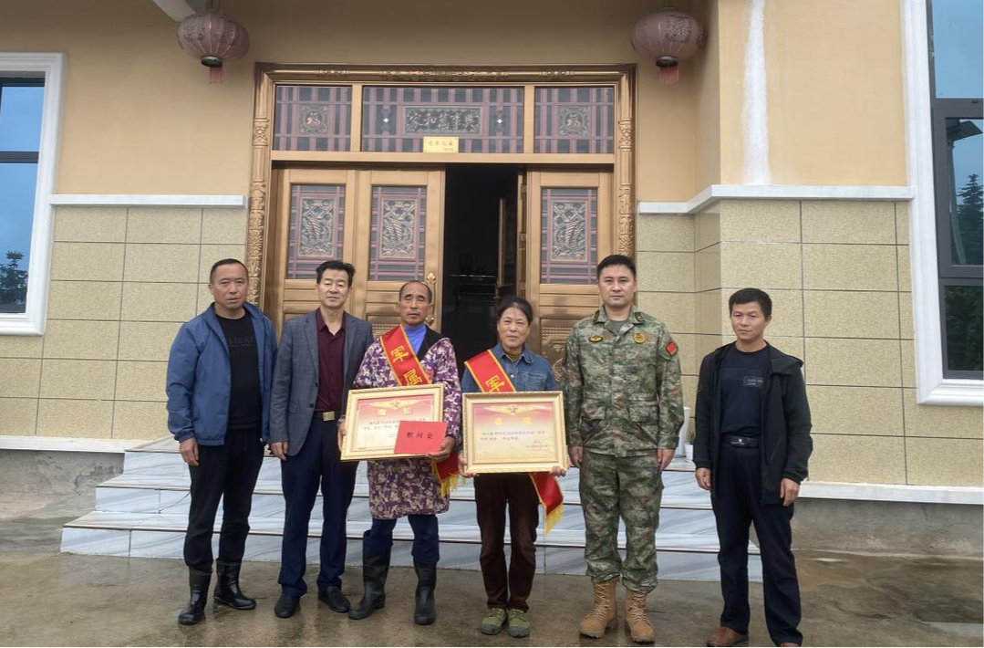 芷江：三等功、“四有”优秀军官喜报送达家属