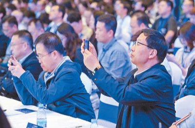 人民日报整版关注丨新使命 新机制 新变革 ——2024中国新媒体大会综述
