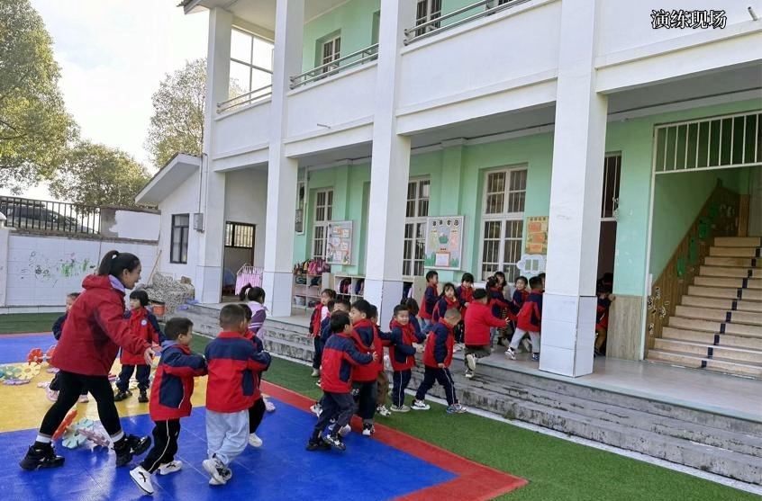 芷江河西幼儿园开展“反恐防暴”安全演练活动