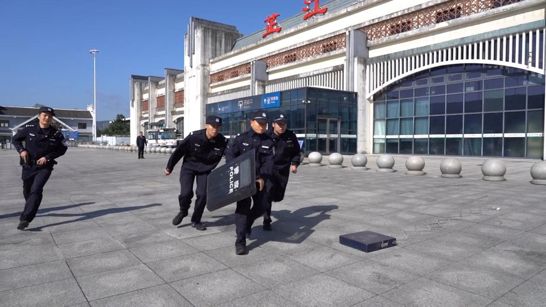 芷江：开展路地联合演练 共筑平安铁路