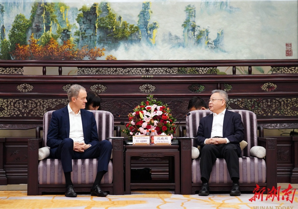 沈晓明会见苹果公司首席运营官杰夫·威廉姆斯一行