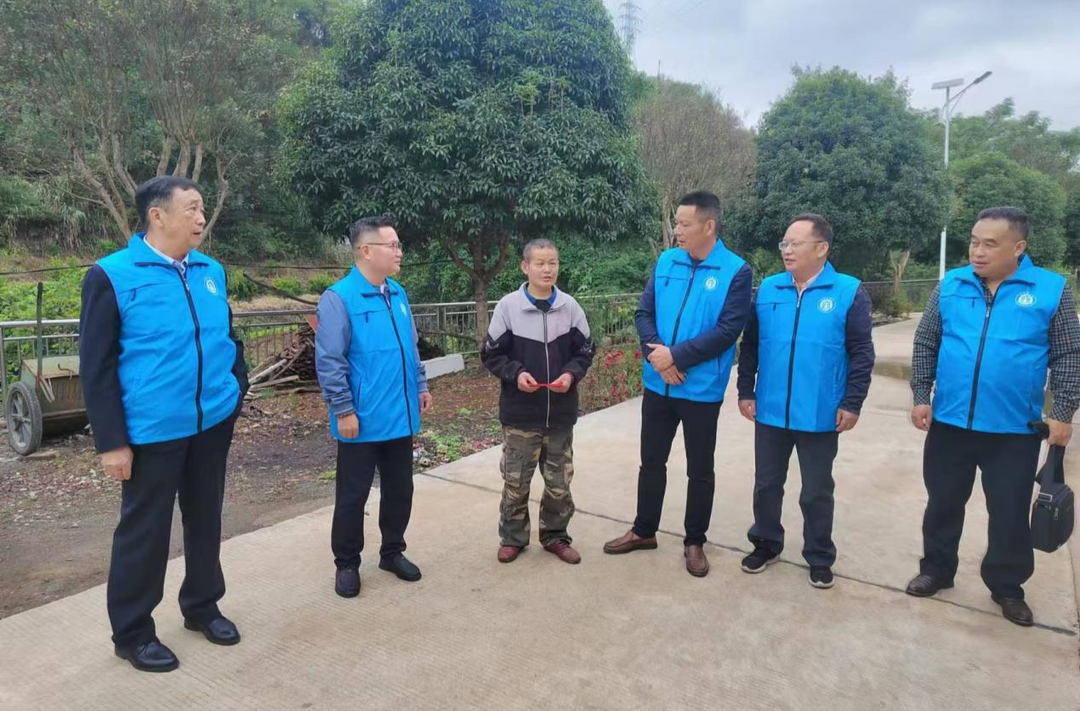 公坪镇：暖心献爱 传递温暖