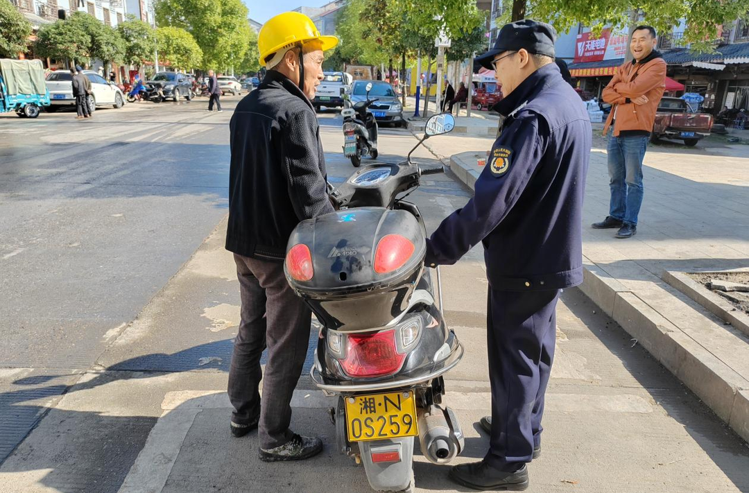 罗旧镇：交通劝导“常态化”，“一盔一带”护安全