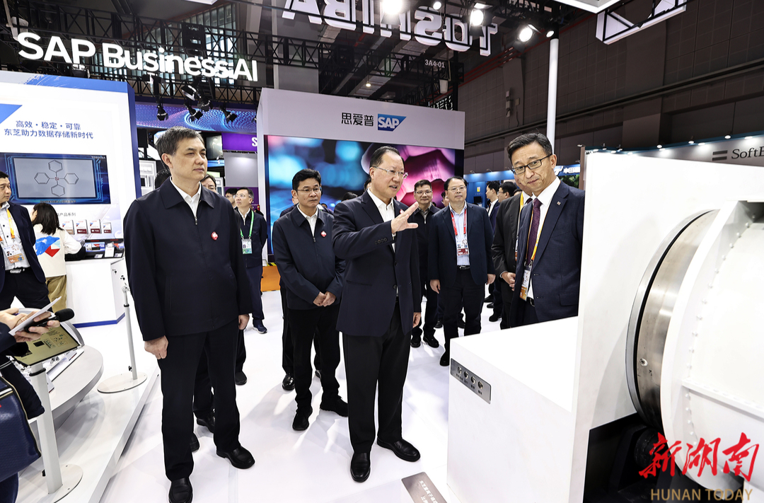 毛伟明率团参观第七届进博会展馆