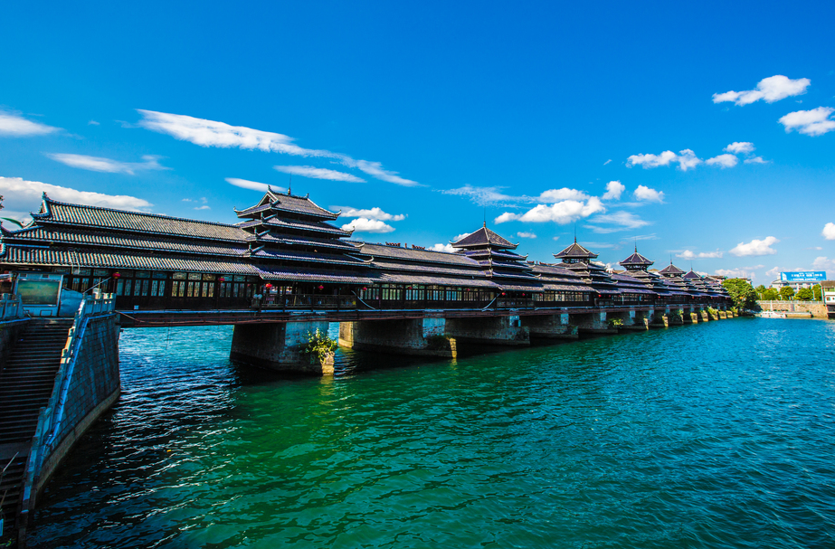 剪美美的头发 游美美的怀化 “懂你的怀化”旅游专线开通，免费乘车游览“国际和平城市”开启芷江和平之旅