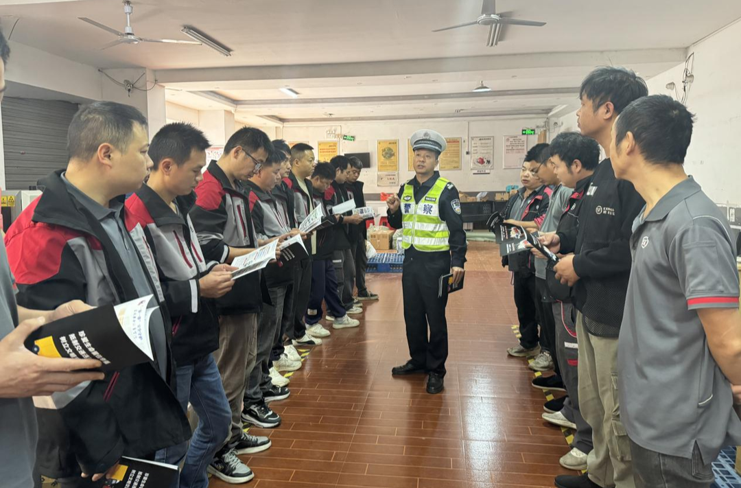 芷江交警深入快递企业送安全递平安