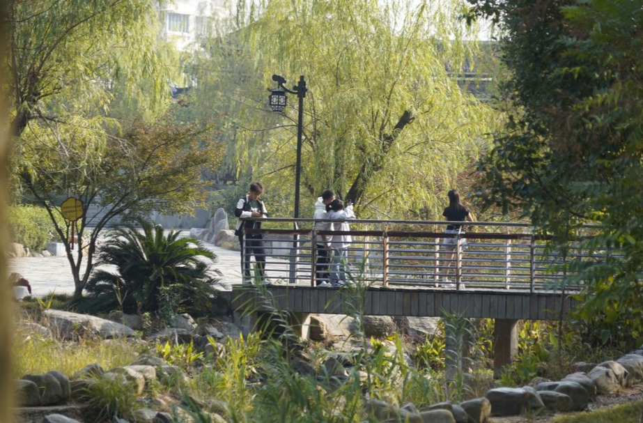 大美芷江丨芷江东门古城墙遗址公园：市民休闲打卡的多彩胜地