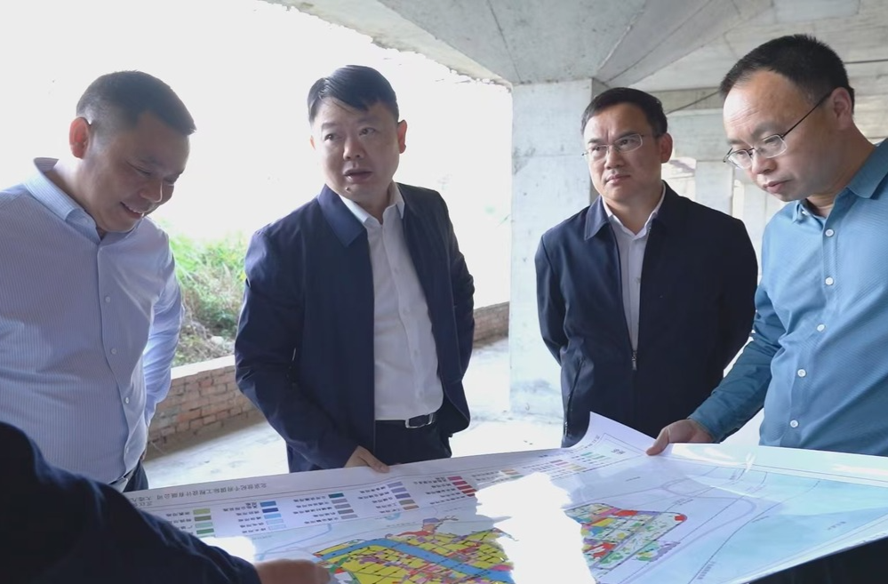 梁志平调研城建项目时强调 增强城市服务功能 助力打造以县城为中心的网红打卡地