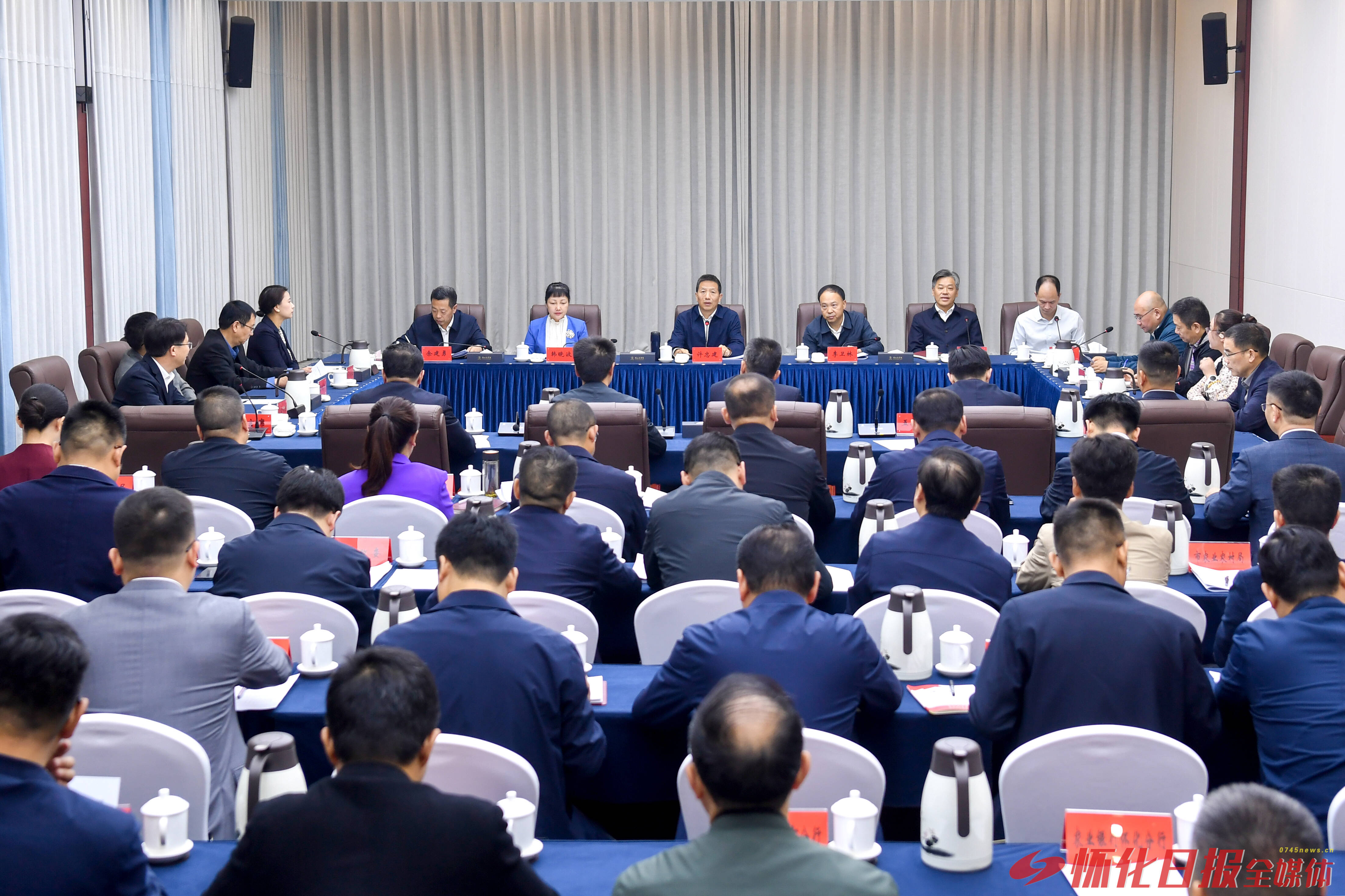 许忠建：大力扶持企业上市 加快健全投融资体系