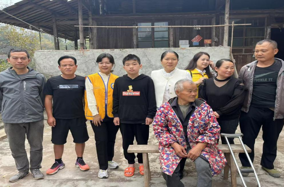 广东省狮子会来芷开展助学活动