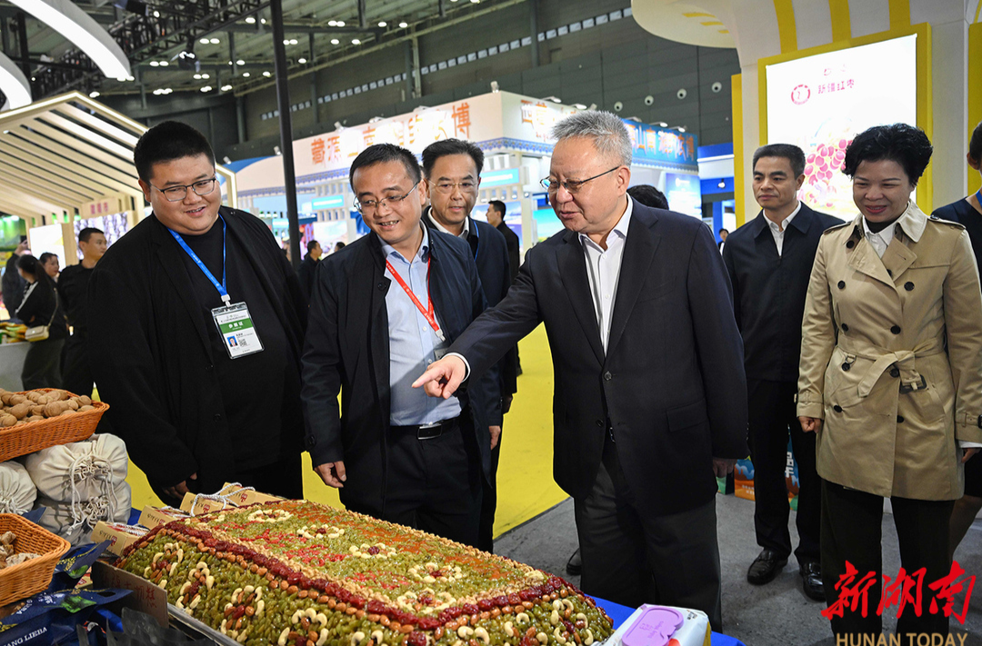 沈晓明参观第二十五届中部农博会
